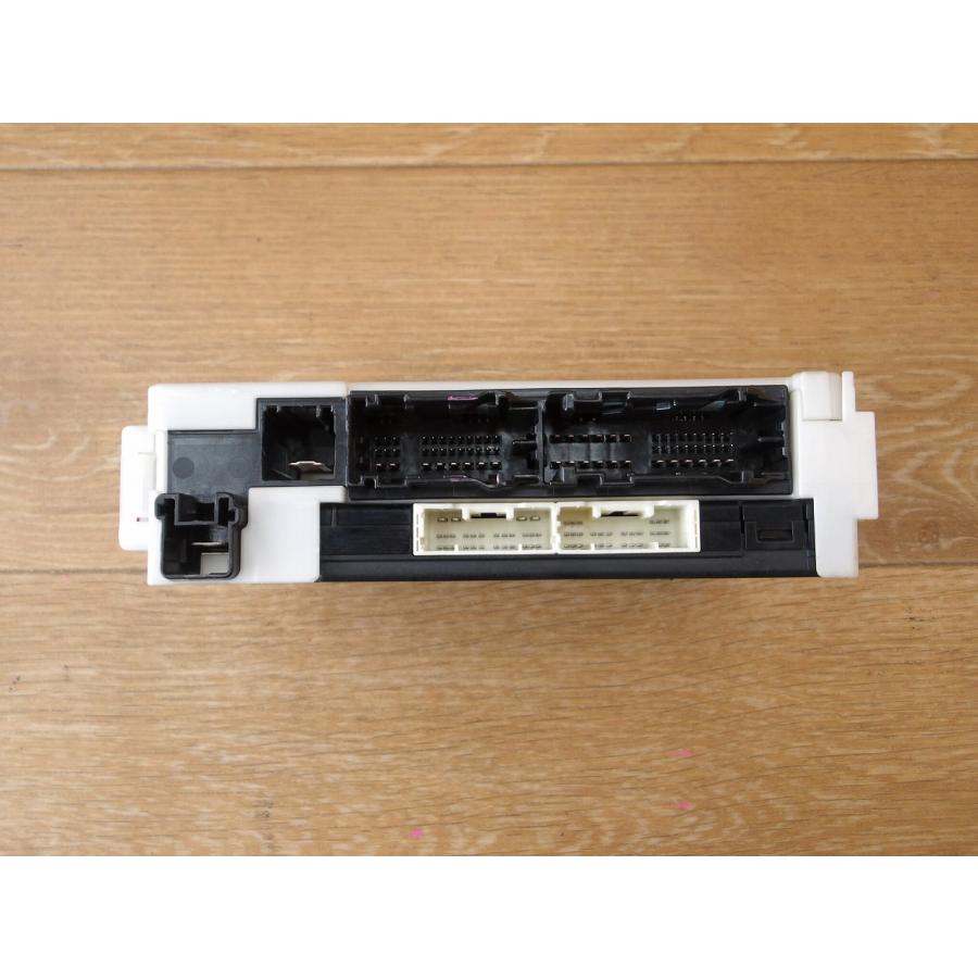 H30 エスクァイア ZWR80G BCMコンピューター/ボディコントロールモジュール |  | 04