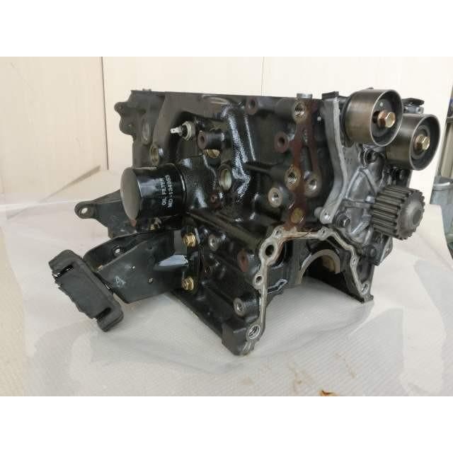 H17 バネット SK82VN F8E シリンダーブロック/エンジンブロック |  | 01