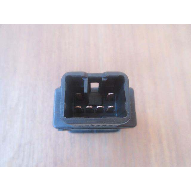 ノア ZRR85G 固定装置スイッチ |  | 02