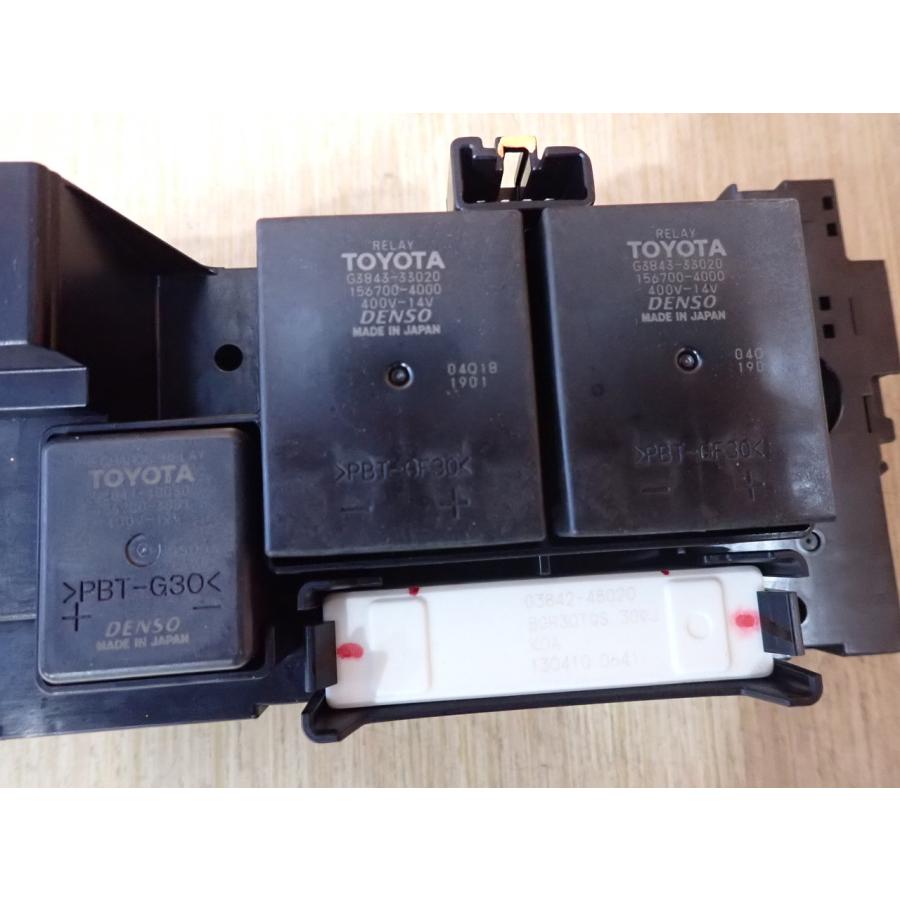 H24 アクア NHP10 HVバッテリー中リレー |  | 02