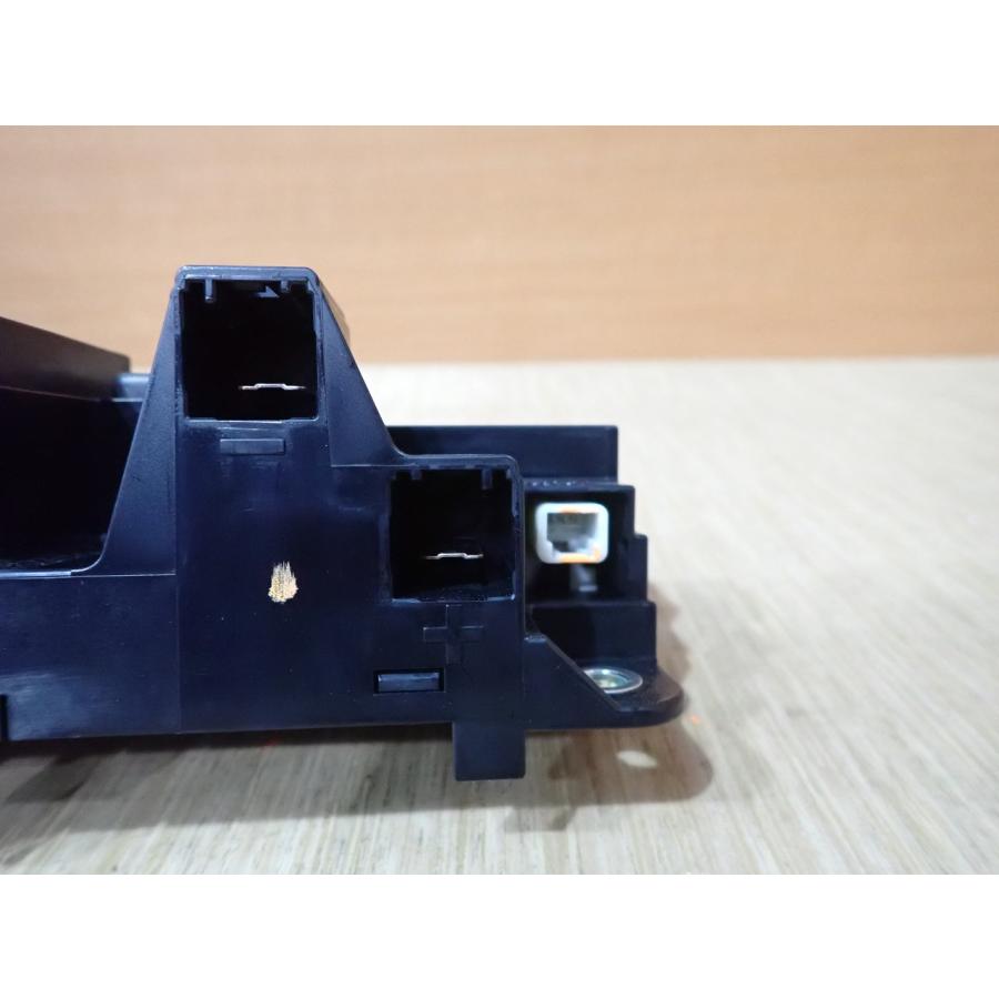 H24 アクア NHP10 HVバッテリー中リレー |  | 07