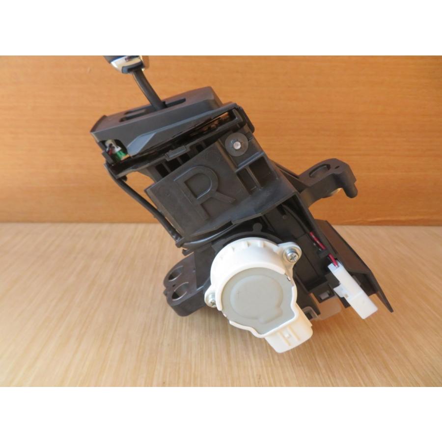 H21 レクサス HS250 ANF10 ATシフトレバー/オートマチックシフトレバー |  | 02