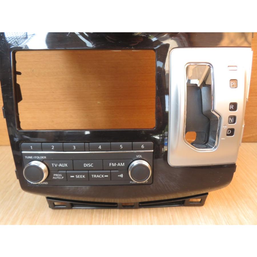 H22 エルグランド PE52 シフトパネル・ナビ操作・オーディオスイッチ・センターパネル |  | 02