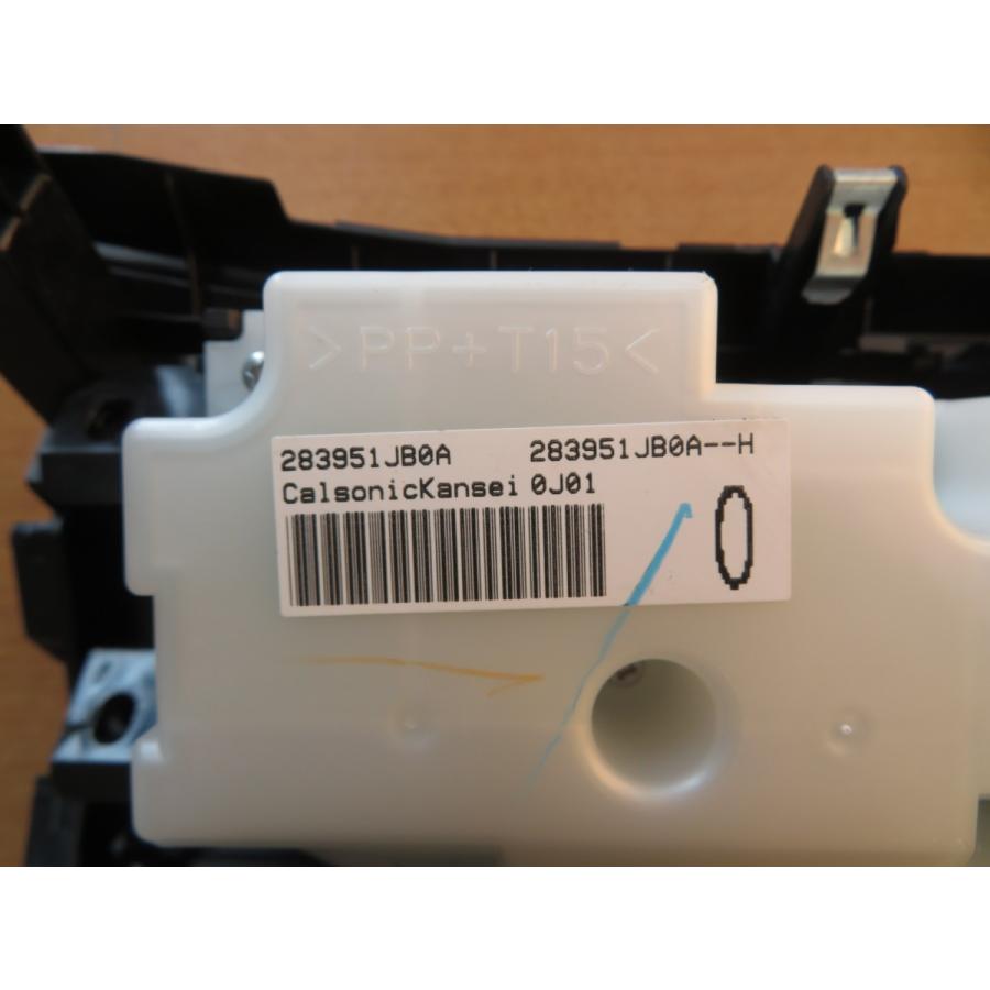 H22 エルグランド PE52 シフトパネル・ナビ操作・オーディオスイッチ・センターパネル |  | 04