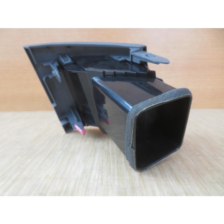 平成22 プリウス ZVW30 左エアコン吹き出し口/左エアコン出口 |  | 02