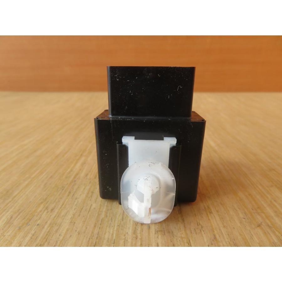 H24 レクサス CT200 ZWA10 ストップシグナルリレー |  | 03