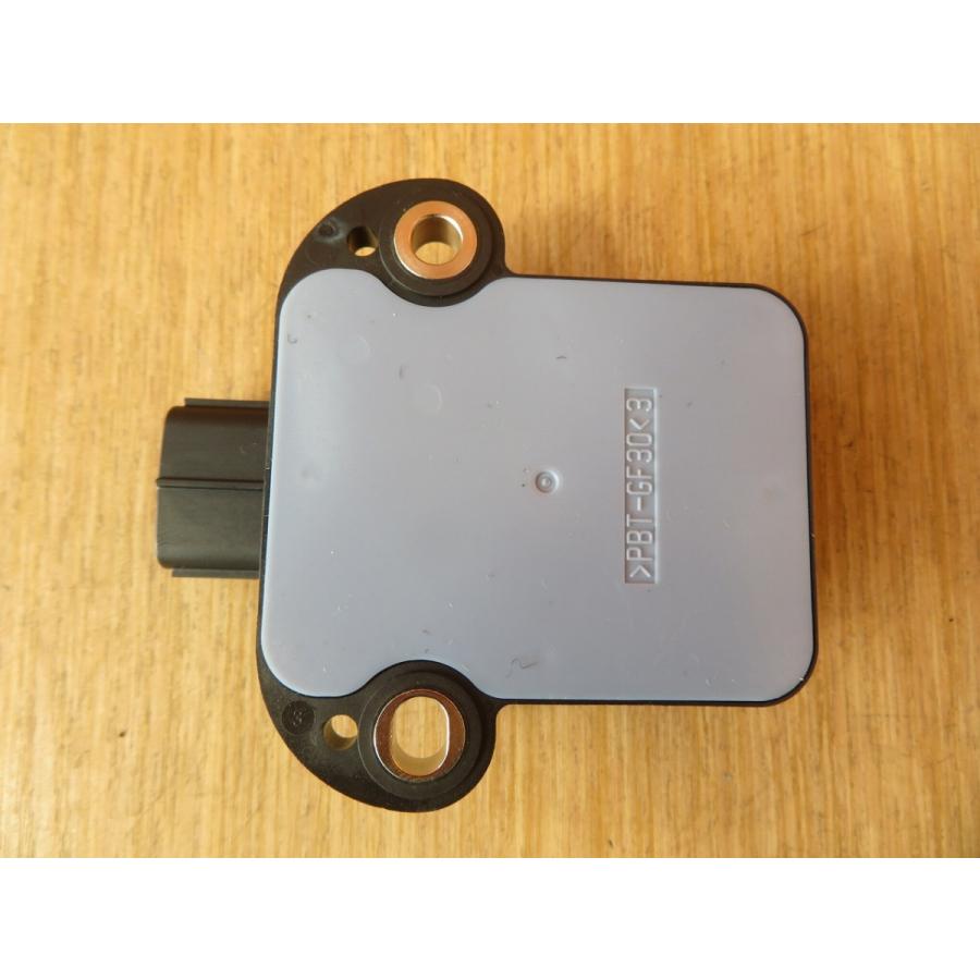 H24 レクサス CT200 ZWA10 ヨーレートセンサー/Gセンサー/グラビティセンサー |  | 03