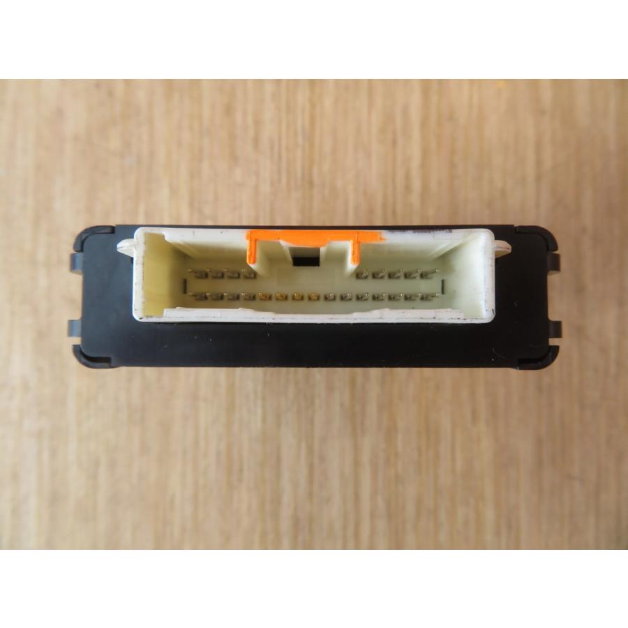 H24 レクサス CT200 ZWA10 ヘッドライトオートレベリングコンピューター |  | 02