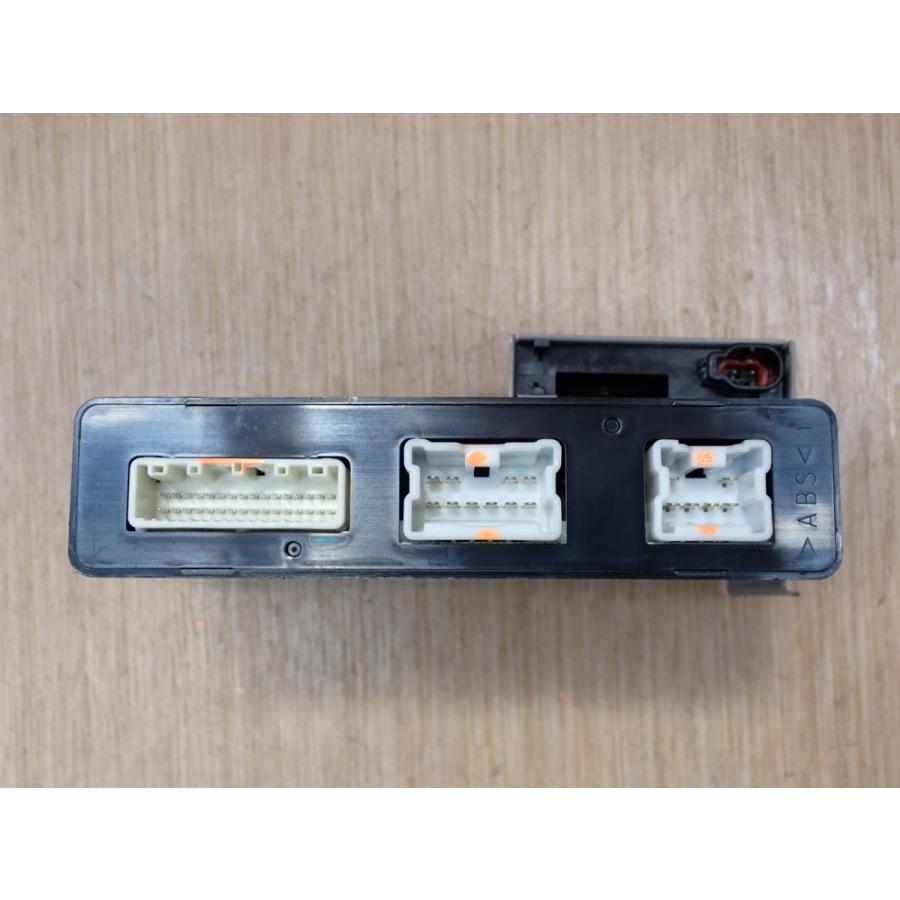 H22 エルグランド TNE52 左スライドドアコントロールコンピューター |  | 02