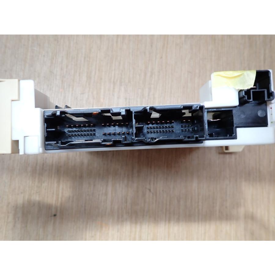 H26 ノア ZWR80G ジャンクションブロック |  | 04