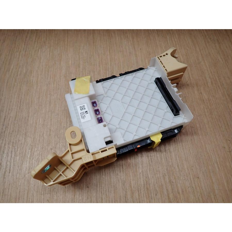 H26 ノア ZWR80G ジャンクションブロック |  | 06