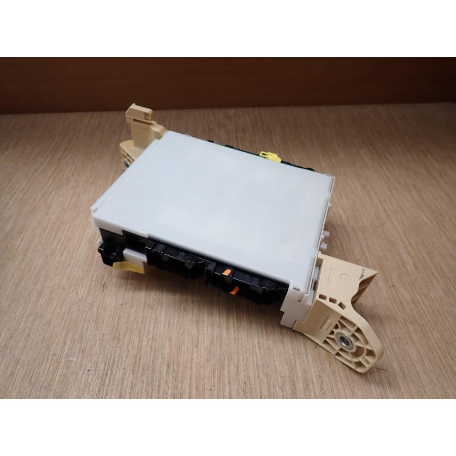 H26 ノア ZWR80G ジャンクションブロック |  | 07