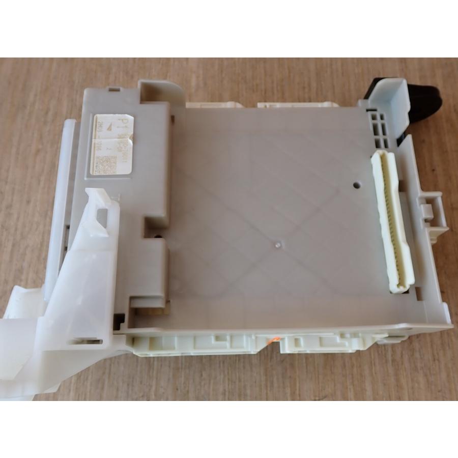 H24 レクサス CT200 ZWA10 ヒューズボックス/フューズボックス |  | 01