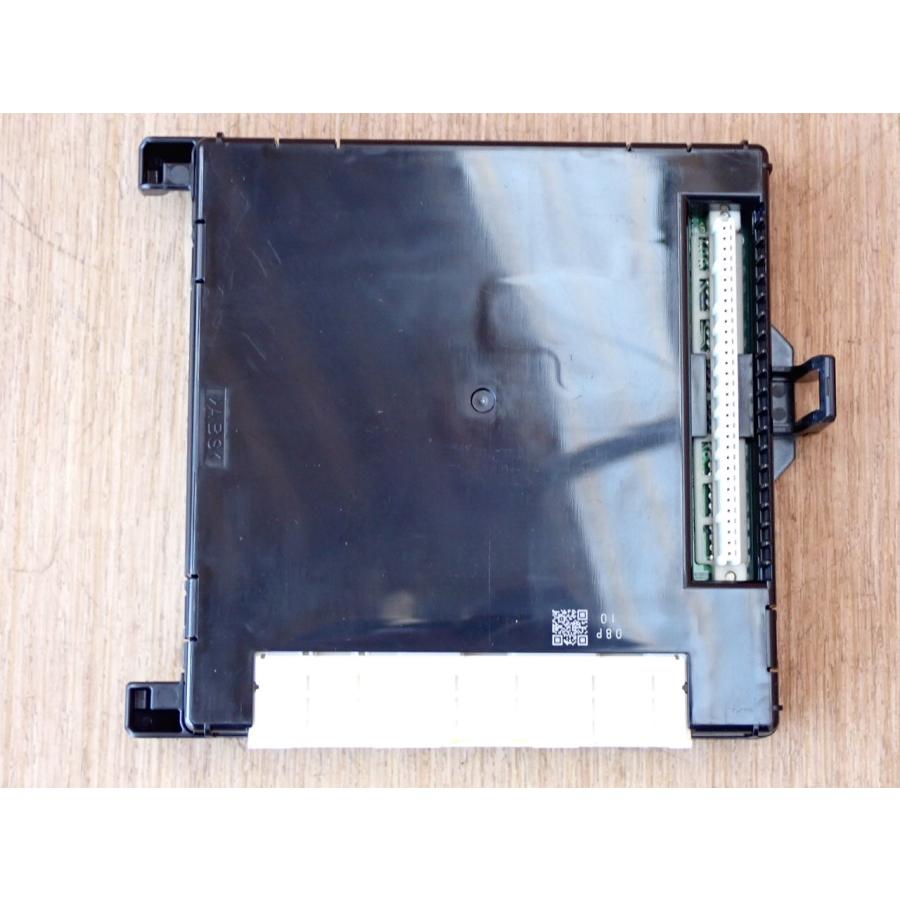 H24 レクサス CT200 ZWA10 BCMコンピューター/ボディコントロールモジュール |  | 03