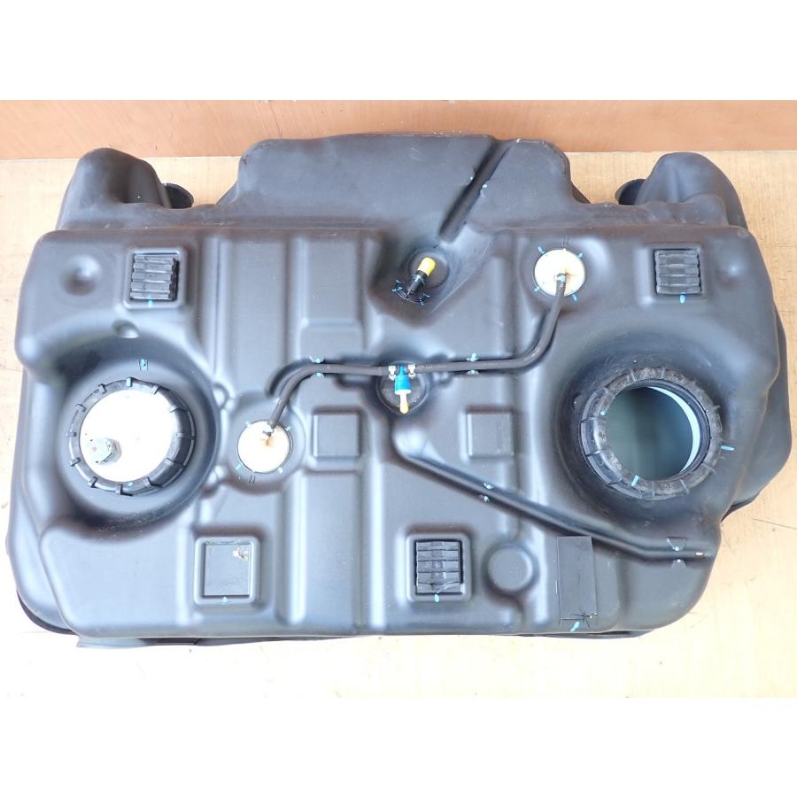 H19 デリカD:5 CV5W フューエルタンク/ガソリンタンク/燃料タンク 