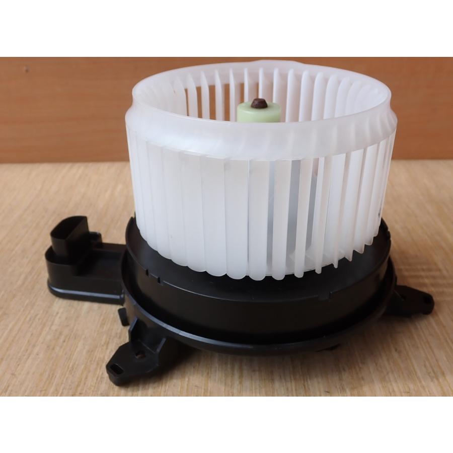 H26 ノア ZRR85W ヒーターモーター/ブロアファン |  | 01