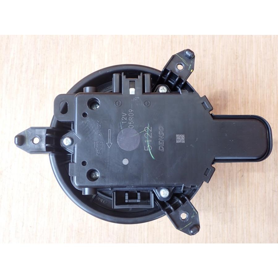 H26 ノア ZRR85W ヒーターモーター/ブロアファン |  | 03