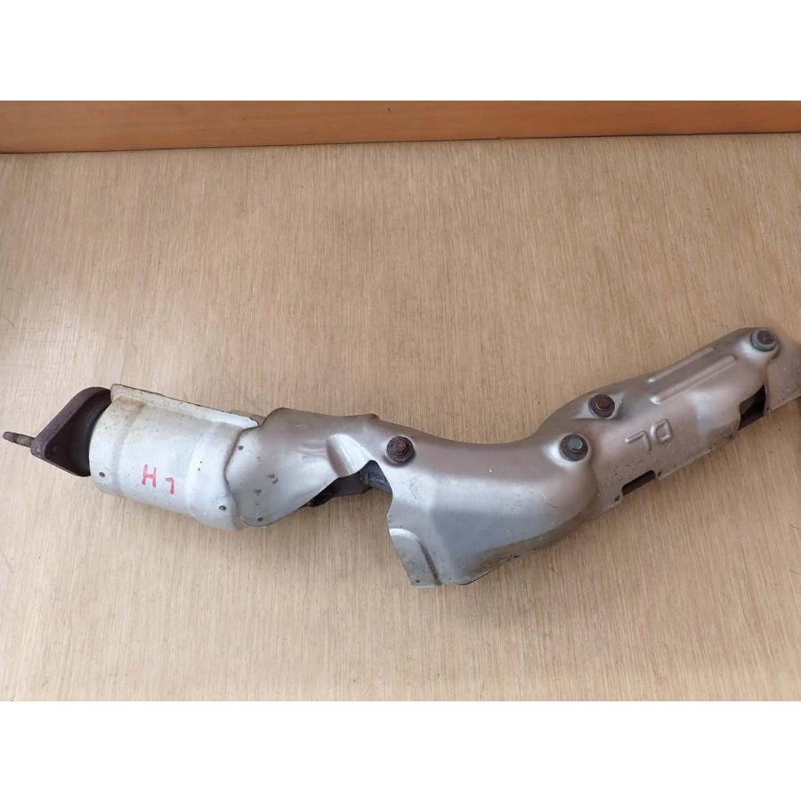 H13 シーマ GF50 エキマニ/エキゾーストマニホールド 左側 |  | 04