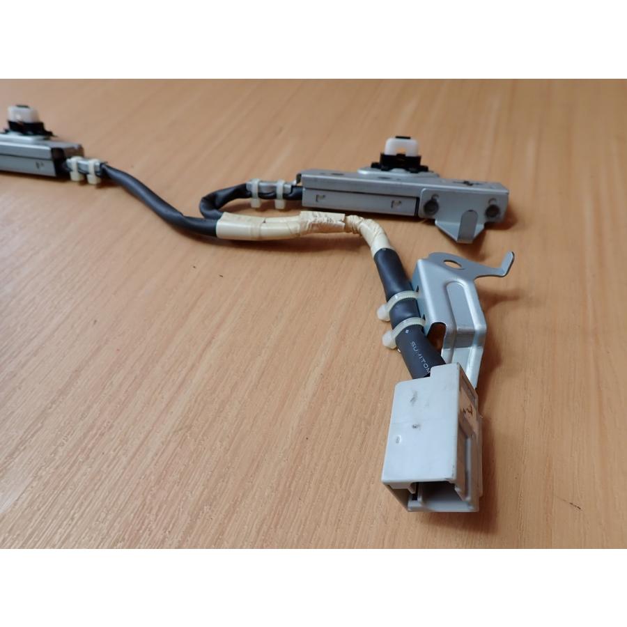 H23 レクサス CT200 ZWA10 フロントガラスアンテナ |  | 01