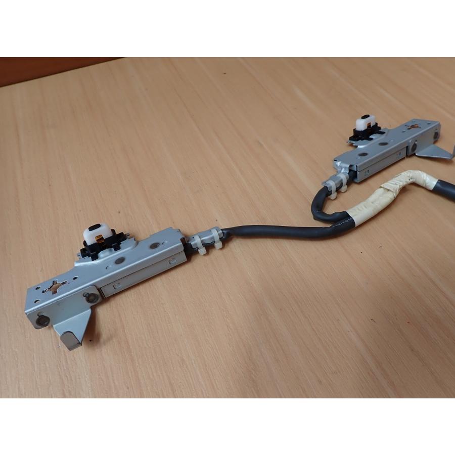 H23 レクサス CT200 ZWA10 フロントガラスアンテナ |  | 02