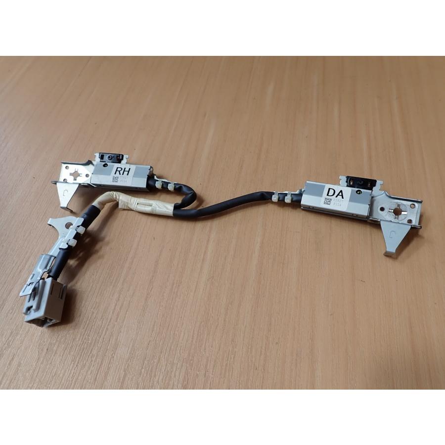 H23 レクサス CT200 ZWA10 フロントガラスアンテナ |  | 03