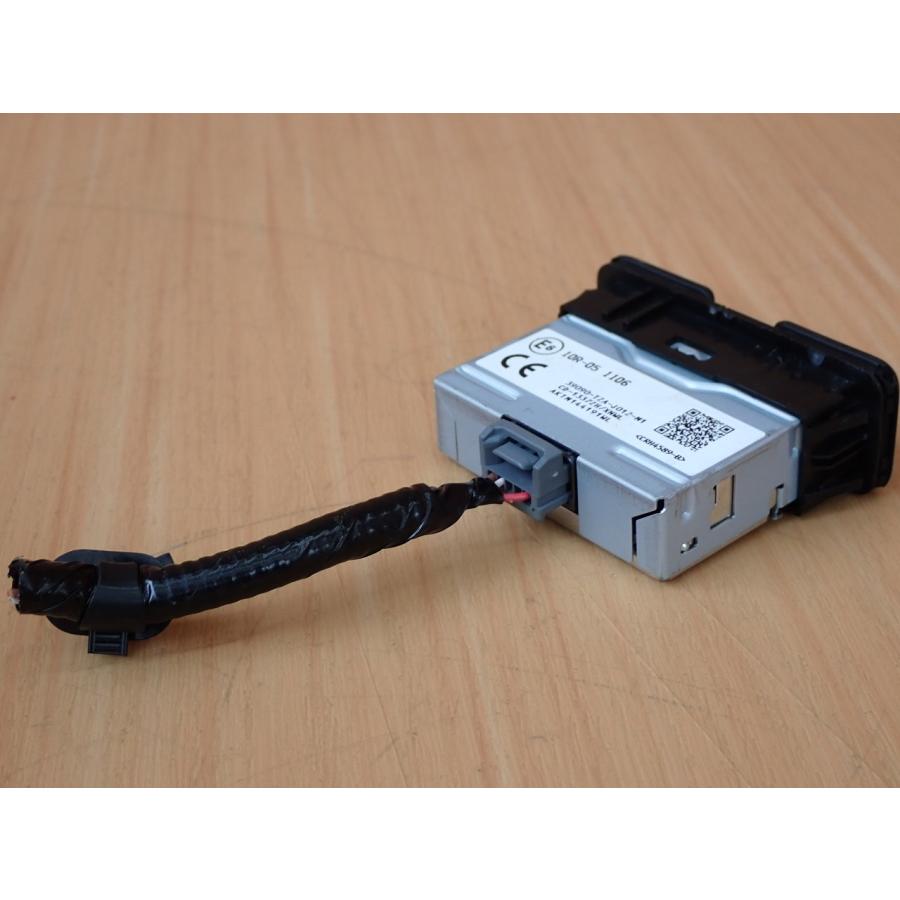 R4 フィット GR3 USBポート |  | 03