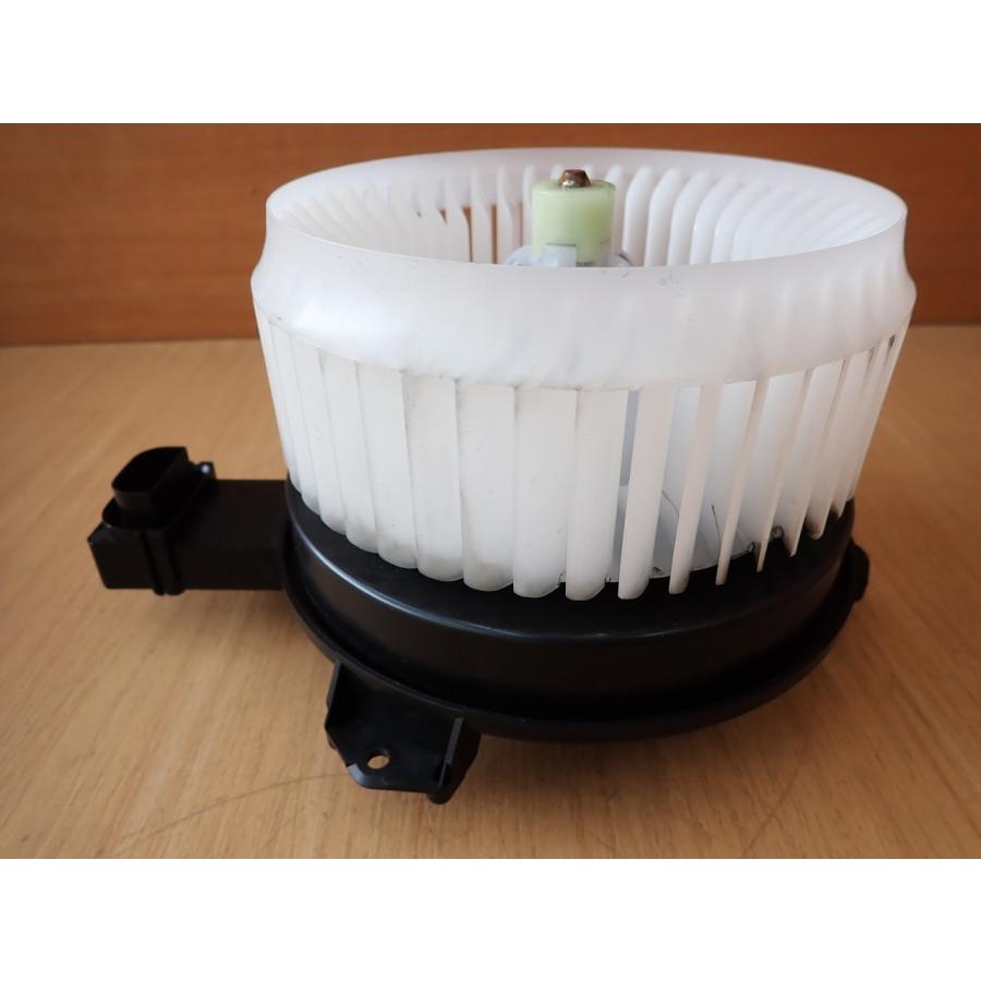 H27 レジェンド KC2 ヒーターモーター/ブロアファン |  | 02