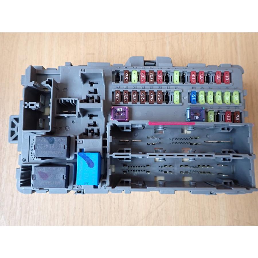 H27 レジェンド KC2 ヒューズボックス/フューズボックス/右側 |  | 01