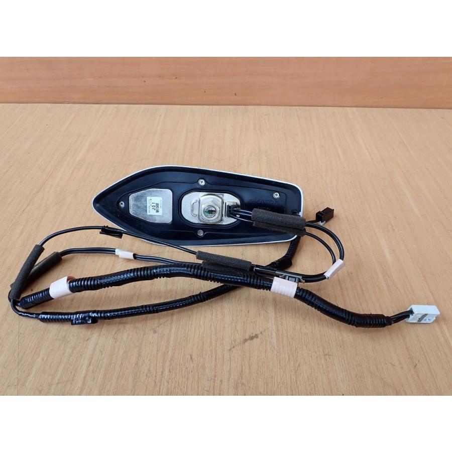 H27 レジェンド KC2 アンテナ/ルーフアンテナ/シャークアンテナ |  | 02