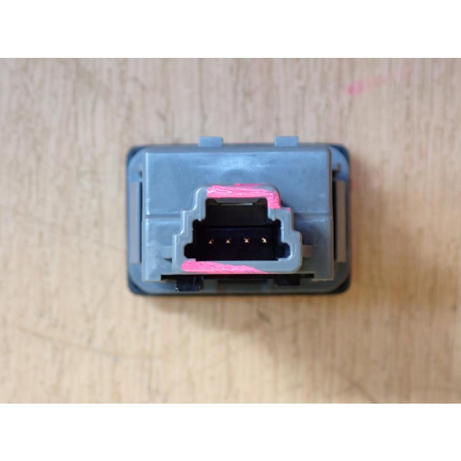 H24 プリウスα ZVW41W ヘッドライトウォッシャースイッチ |  | 03