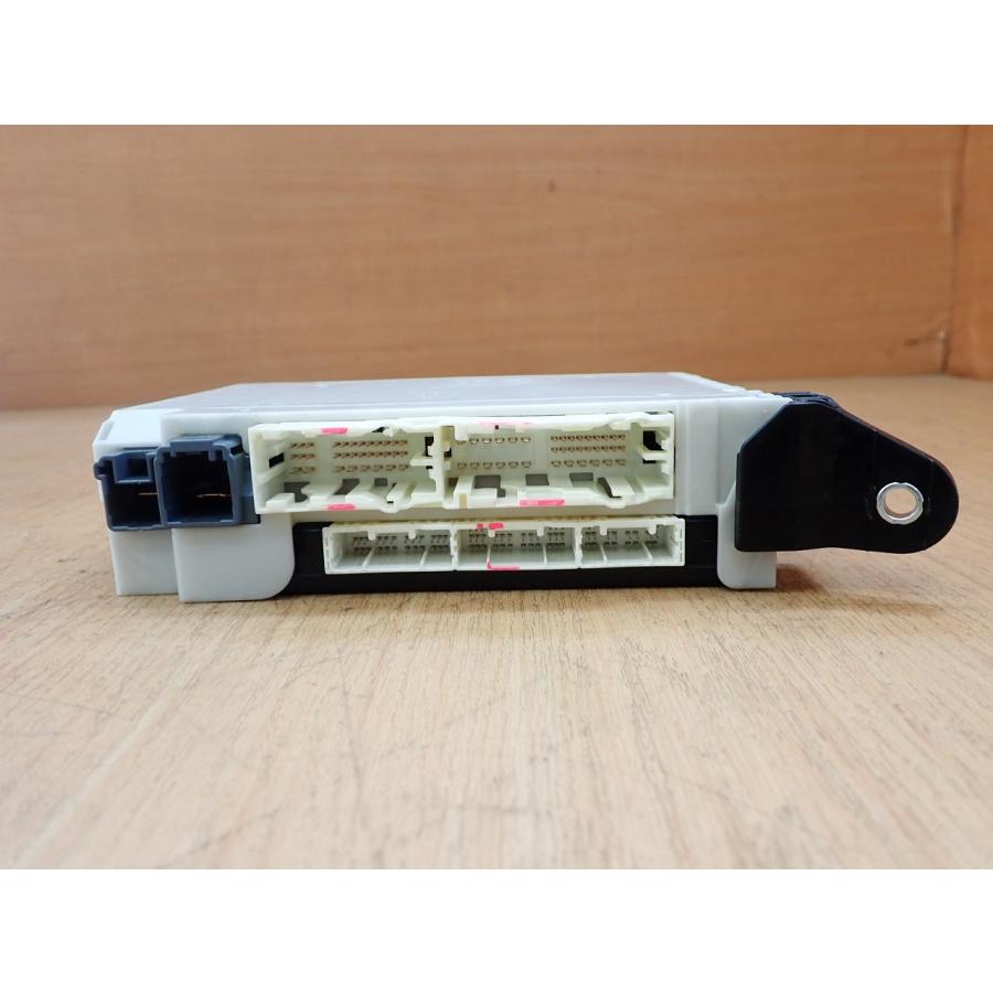 H25 レクサス IS250 GSE30 BCMコンピューター/ボディコントロールモジュール |  | 04