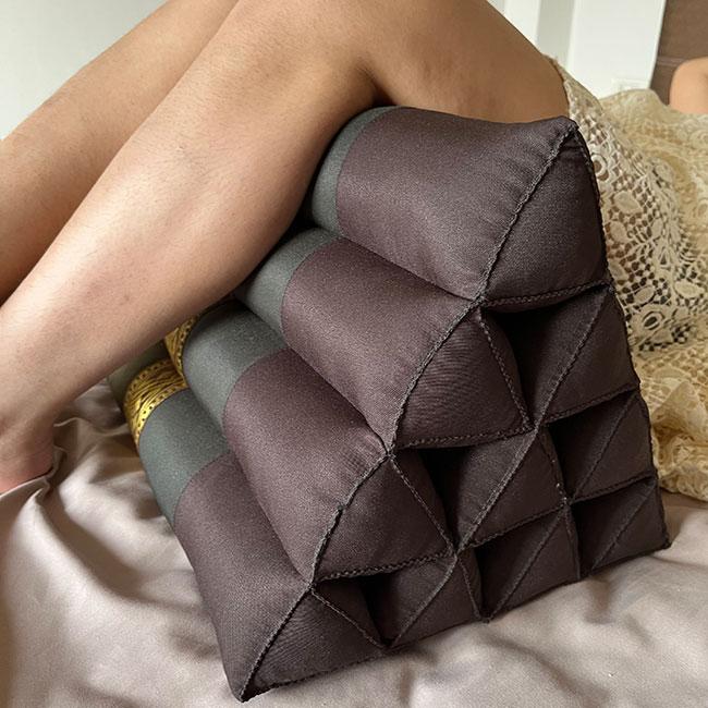 三角枕 三角 クッション 枕 4段 F 紫 ワイン 足枕 読書枕 無地 モダン 背もたれ 足置き クッション 足枕 読書枕 腰痛 |  | 03