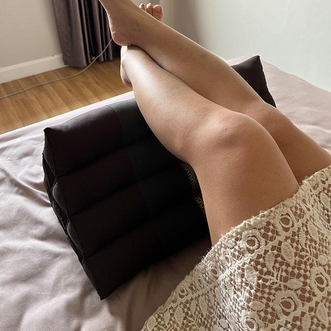 三角枕 三角 クッション 枕 4段 M 黒 茶 足枕 読書枕 無地 モダン 背もたれ 足置き クッション 足枕 読書枕 腰痛 |  | 03