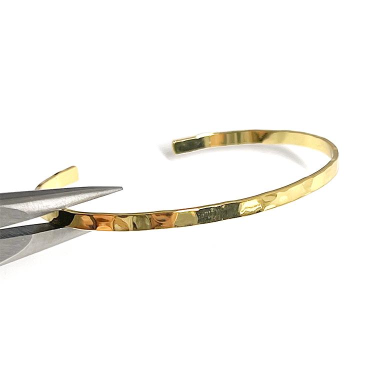 1個】約3mm凹凸ある槌目、平ゴールドバングル、ブレスレット NF : DIY