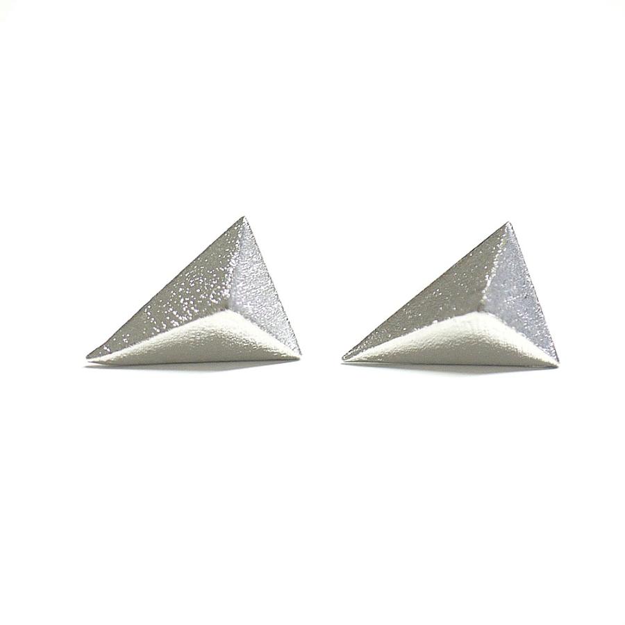 1ペア】質感あるシルバー！立体的な3Dトライアングル形シルバー925芯