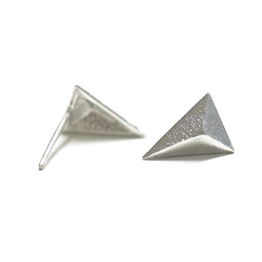 1ペア】質感あるシルバー！立体的な3Dトライアングル形シルバー925芯