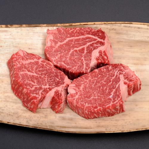 松阪牛 ステーキ シャトーブリアン A5 A4 松坂牛 ギフト 牛肉 A5 A4 肉 和牛 国産 希少部位 お取り寄せ 引越し祝い プレゼント 150g×7枚 1,050g 7人前の画像