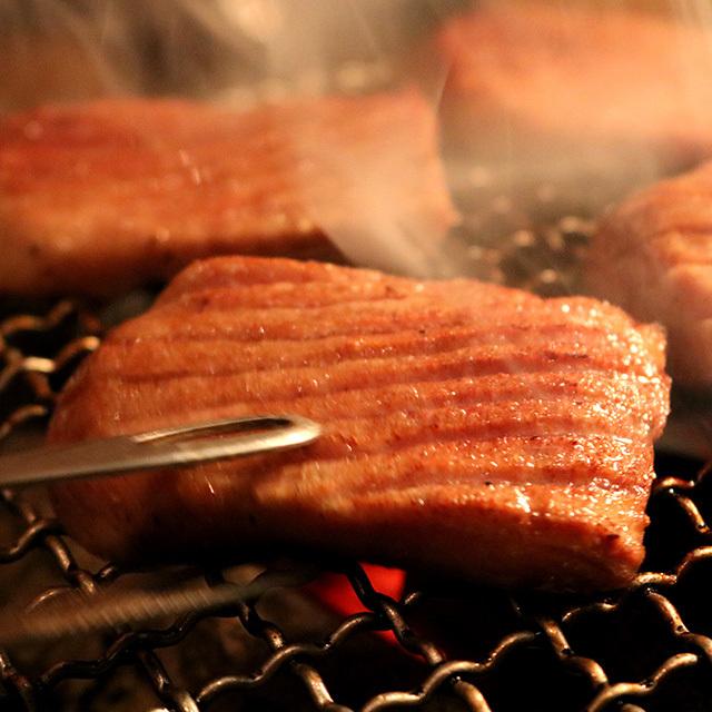 お値下げ 牛タン 国産 タン 焼肉 肉 1，080g 1.8kg 9〜13人前 牛たん 黒毛和牛 ギフト 牛肉 和牛 国産 厚切り スライス BBQ バーベキュー タン塩 タン中 タン元 【GM1149621876】(40214円)