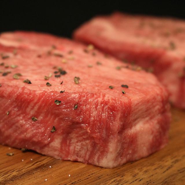 中古品 牛タン 国産 タン 焼肉 肉 1，080g 1.8kg 9〜13人前 牛たん 黒毛和牛 ギフト 牛肉 和牛 国産 厚切り スライス BBQ バーベキュー タン塩 タン中 タン元 【FKP1018976327】(35644円)