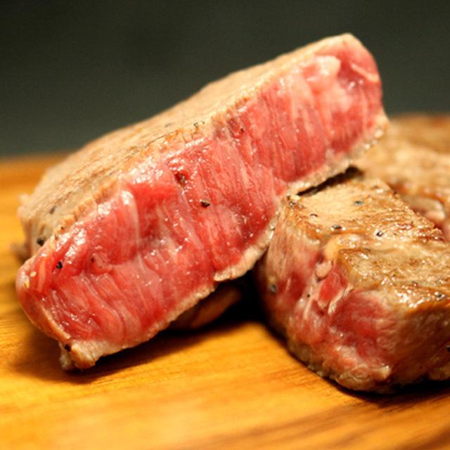 米沢牛 肉 牛肉 モモ ステーキ 200g×12枚 2,400g 2.4kg 12〜24人前 A5 A4 ギフト 米澤牛 和牛 国産 モモ肉 結婚祝い 出産祝い 内祝い ブロック 塊 かたまり｜beliem｜02