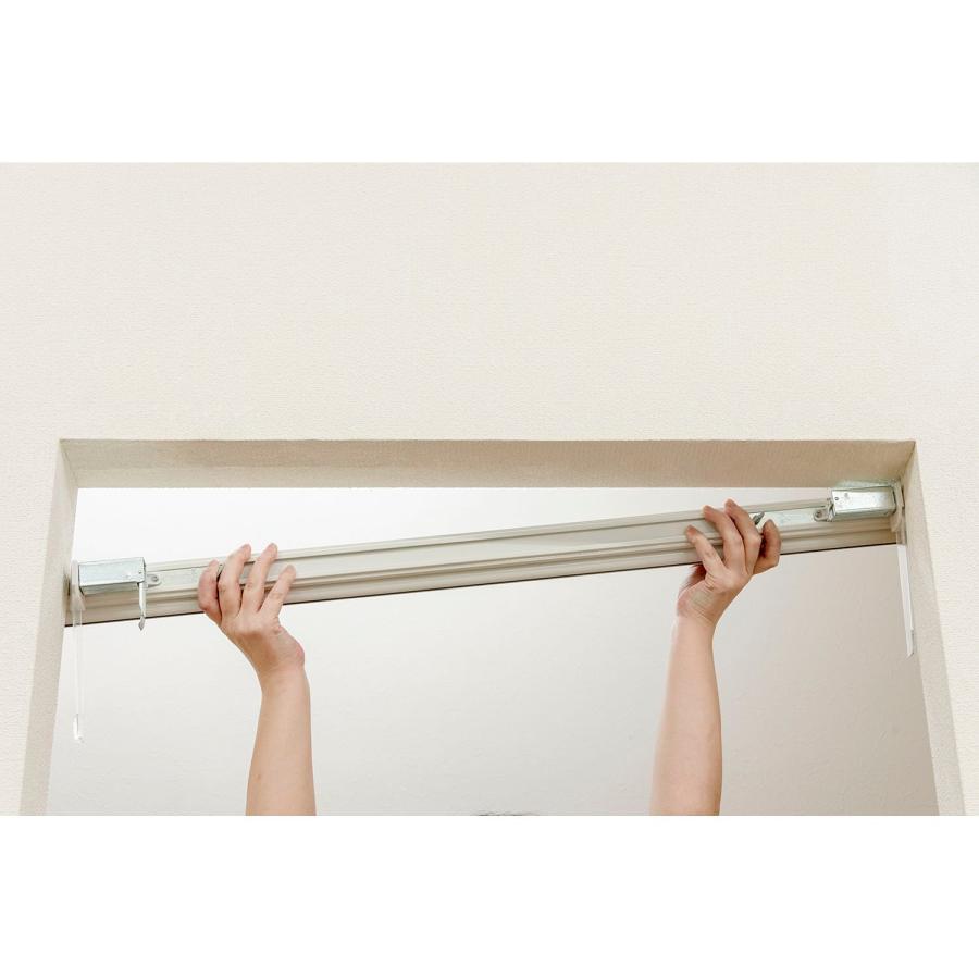 壁に穴を開けずに取り付けられる強力つっぱり遮光ロールスクリーン 180×180_7