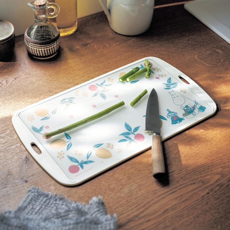 レア☆ムーミン　ガラス　カッティングボード　まな板　アート　ボード　MOOMIN MOOMIN（ムーミン） まな板 カッティングボード 調理器具 料理グッズ