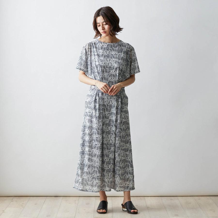 流行に ベルメゾン イタリアテキスタイルメーカーデザインのプリントワンピース グレー系 S M L Ll 超人気の Skylanceronline Com