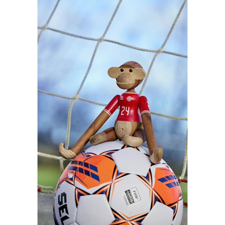カイボイスン モンキー Monkey x DBU Man 2024 (S) teak/limba 39562 北欧  サッカー ユニフォーム インテリア 置物 ギフト クリスマス | KAY BOJESEN DENMARK | 03