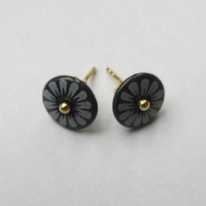 北欧雑貨 アクセサリー 磁器 ピアス シェアニング Scherning BELLIS BLAC FLOWER ブラックフラワー ピンピアス カラー：ブラック BB-1101 デンマーク |  | 01