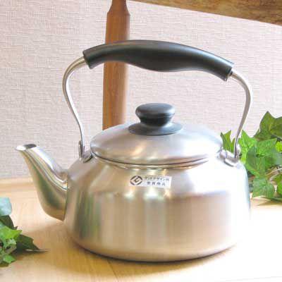 柳総理 ケトル ステンレスケトル やかん 2.5リットル 柳宗理 ステンレスケトル(つや消し) 2.5リットル : ベルセーブ - 通販