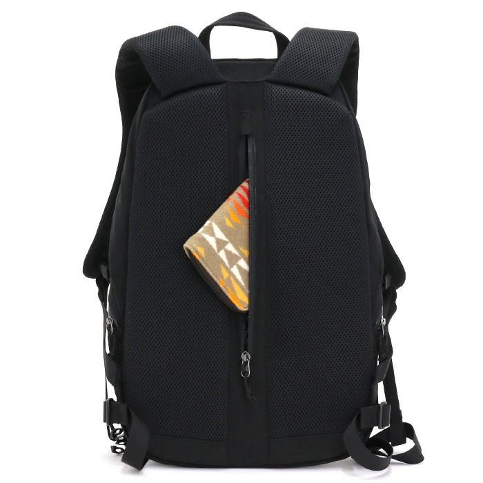 Karrimor カリマーデイパック リュック バックパック　キャリーケース アウトドア的機能を盛り込んだ、カリマーの新型キャリーケースが旅好き