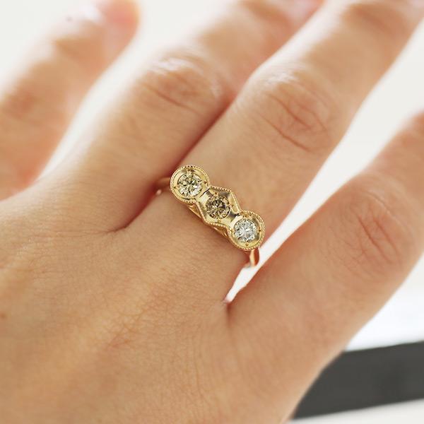 限定1本 K18YG 0.51ct マルチカラーダイヤモンド 3石 リング 11号