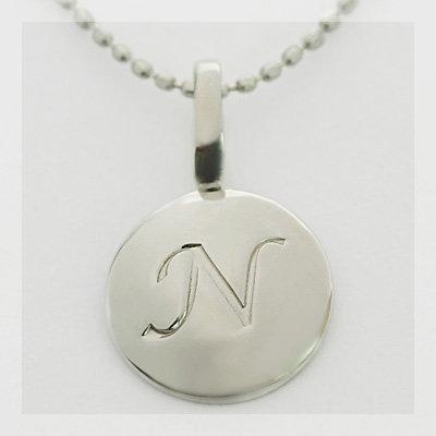 詰込福袋開催中 イニシャル ペンダントトップ 裏側に刻印できます