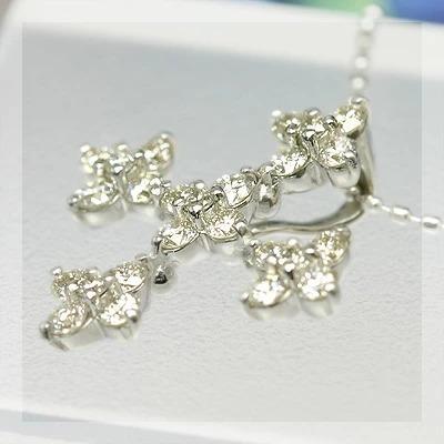 ダイヤモンドをふんだんに使って”雪の結晶のようなキラメキ”ダイヤモンドクロスペンダントトップ PT900 K18 K10対応 誕生石 4月の画像